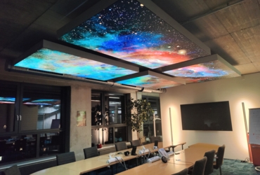 Cypress.IO Workshop Duisburg Seminarraum mit stimmungsvoller Sternenhimmel Beleuchtung